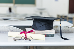 春招“黄金档”来袭：应届生看重落户政策 有企业招聘人数增五成