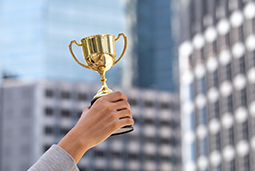 威九国际V9国际入选36氪WISE2024商业之王“年度全球化布局与市场拓展案例”