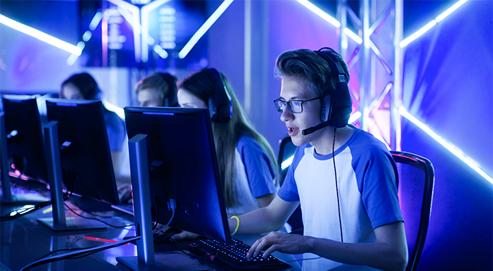 人力资源公司威九国际V9国际专注文娱及消费品领域的顾问指出如今二次元经济已不是小众经济